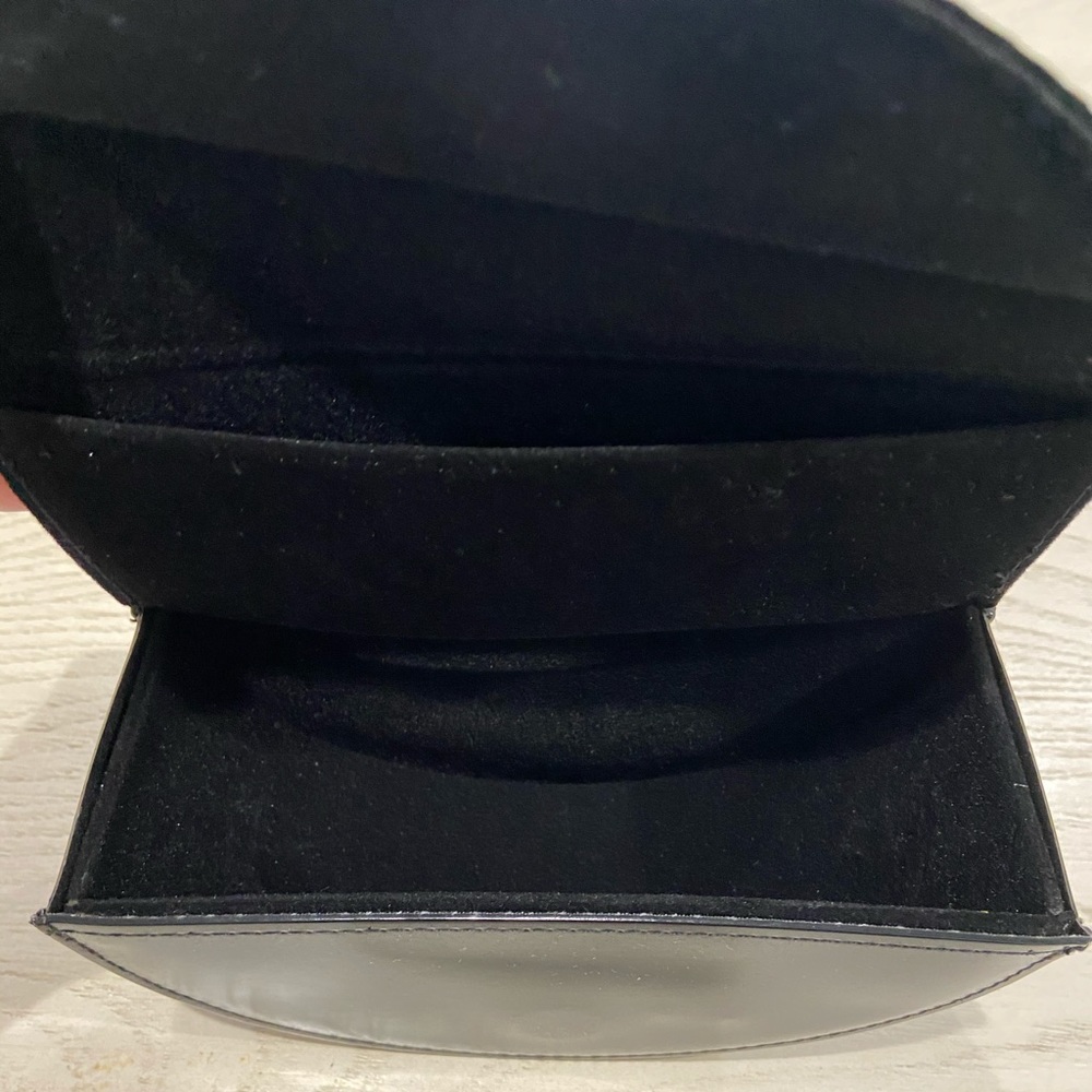 π΅ 3 for $15 π΅ MARC JACOB BLACK SUNGLASS HOLDER - Picture 5 of 5
